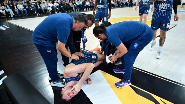 Kokoškov ostao bez još jednog centra – teška povreda Papajanisa VIDEO