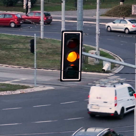 Da li su semafori na kružnim tokovima u Beogradu dobro saobraćajno rešenje? FOTO
