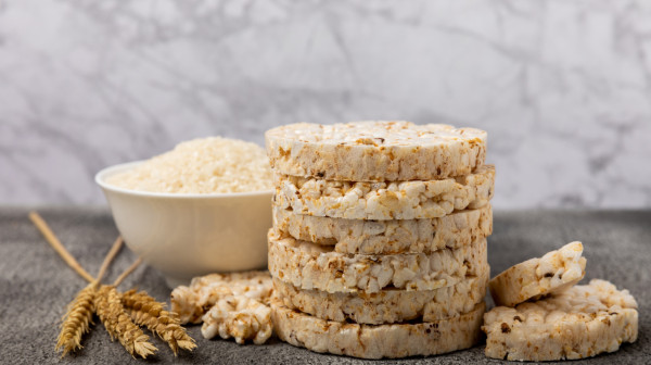 Grickate ih po ceo dan i mislite da je zdravo? Nutricionisti upozoravaju: Ostarićete brže