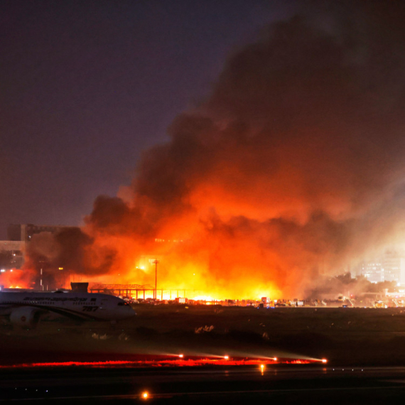 Gori aerodrom: Svi letovi obustavljeni; Ogroman oblak crnog dima nad prestonicom FOTO/VIDEO