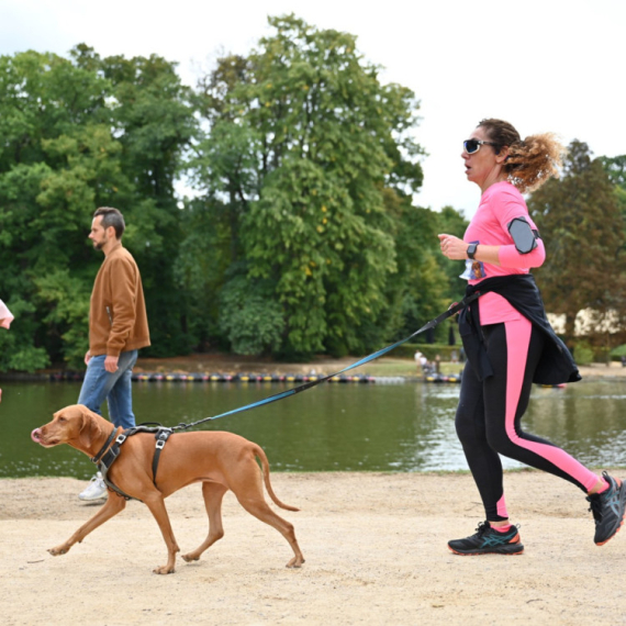 Vlasnici trče sa svojim ljubimcima: U Rimu održana "trka sa šest nogu"