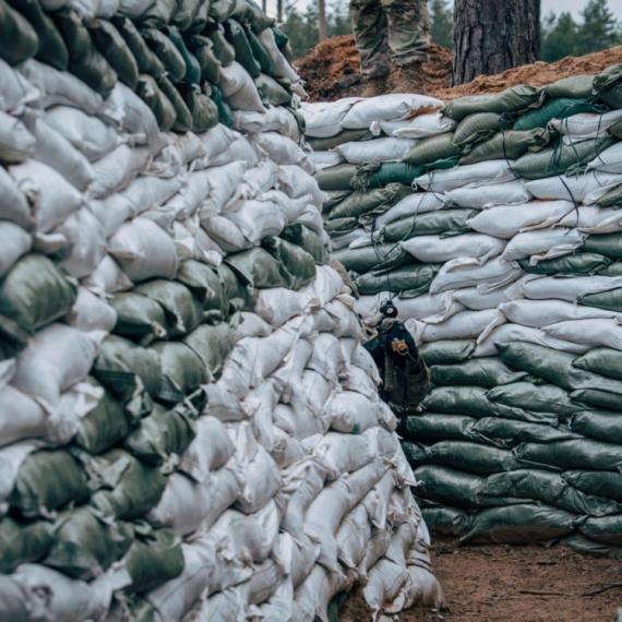 Spremaju se za rat: Zeleni znakovi širom prestonice; Skloništa su spremna; Gomilaju zalihe VIDEO