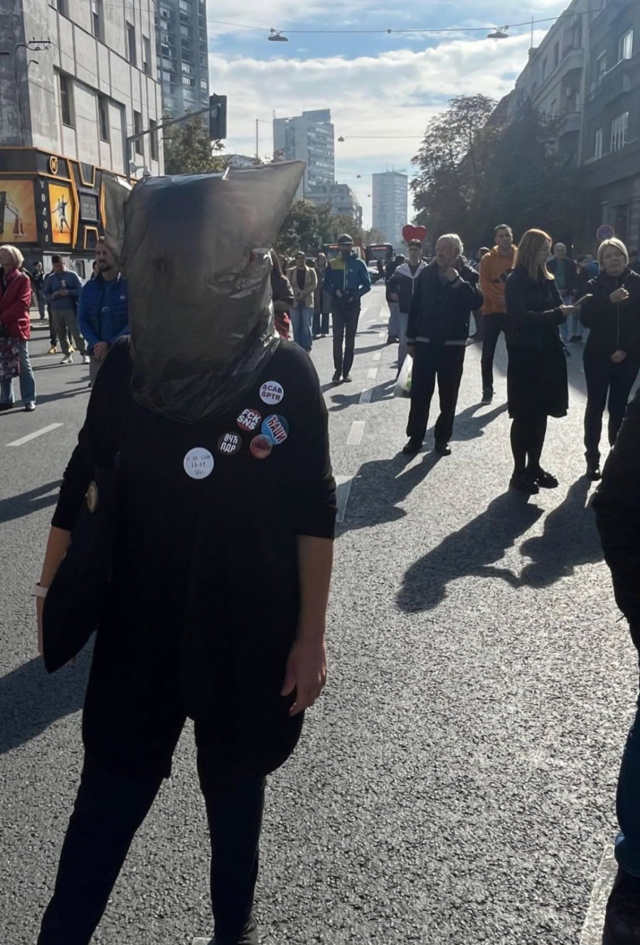 Blokaderi u Beogradu i Novom Sadu izvodili sektaške obrede? Jezive maske i baklje u stilu banderovaca VIDEO