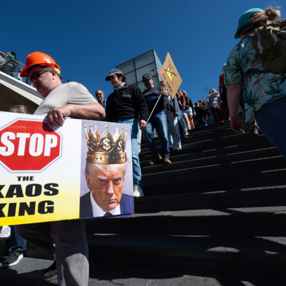 Masovni protesti u SAD; Tramp na meti nezadovoljnih građana FOTO/VIDEO
