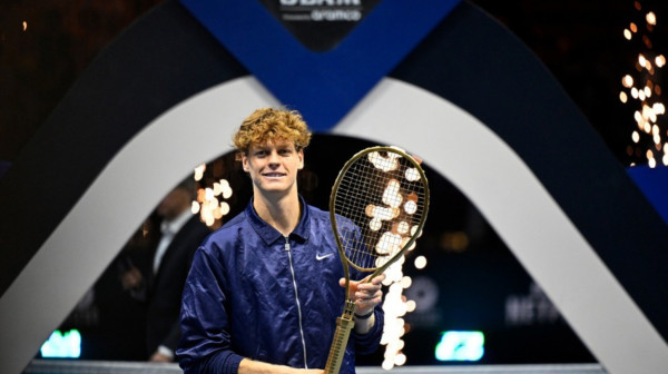 Siner dobio reket od čistog zlata – otkrivena je njegova vrednost