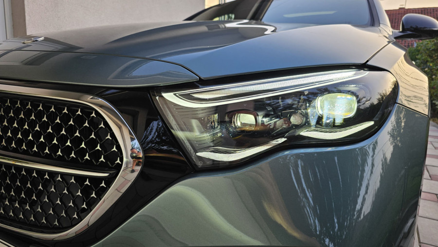 Test: Mercedes E220d 4MATIC – tradicionalno u modernom