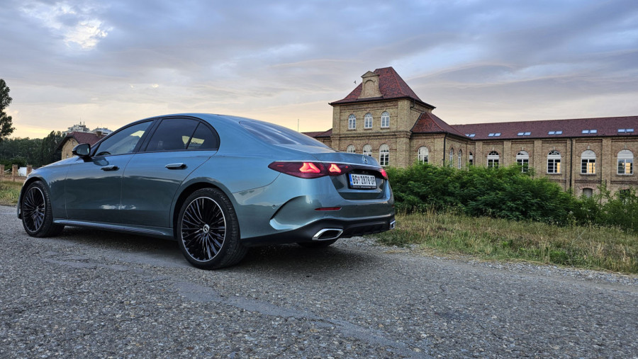 Test: Mercedes E220d 4MATIC – tradicionalno u modernom