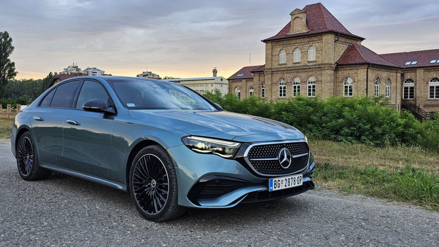Test: Mercedes E220d 4MATIC – tradicionalno u modernom