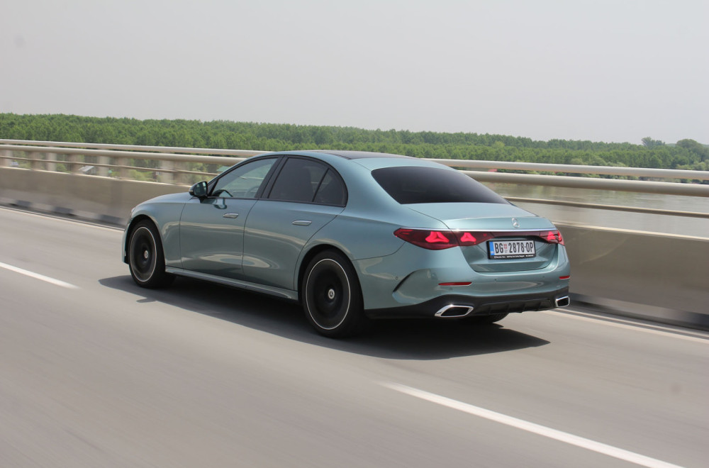Test: Mercedes E220d 4MATIC – tradicionalno u modernom