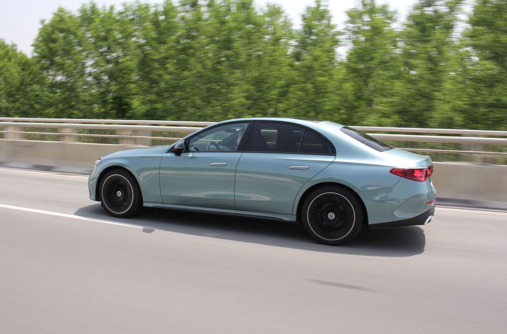 Test: Mercedes E220d 4MATIC – tradicionalno u modernom