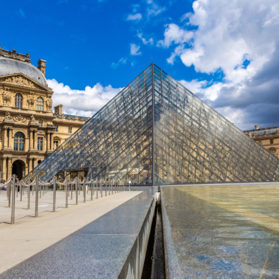 Lopovima ispao komad nakita iz Luvra? Novi detalji filmske pljačke