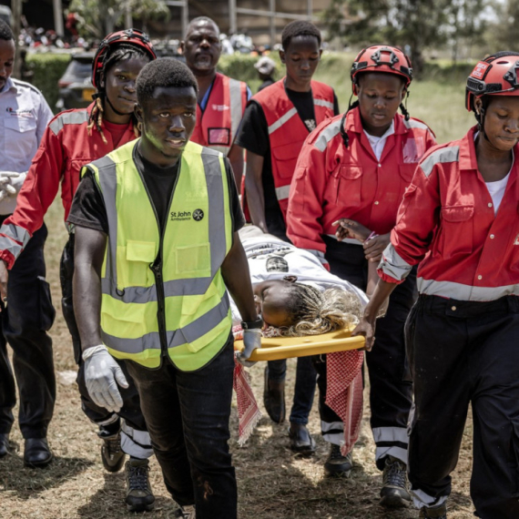 Policija pucala na masu ljudi na sahrani bivšeg premijera: Ima mrtvih, mnogo povređenih FOTO/VIDEO