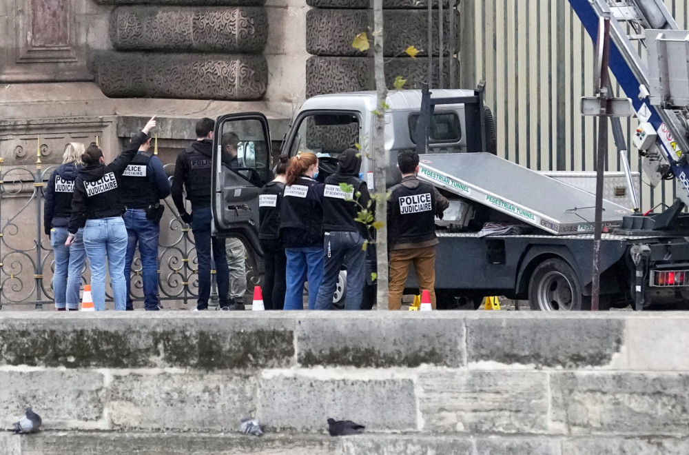 Šok za šokom: Pogledajte šta je lopovima ostalo u Luvru posle krađe