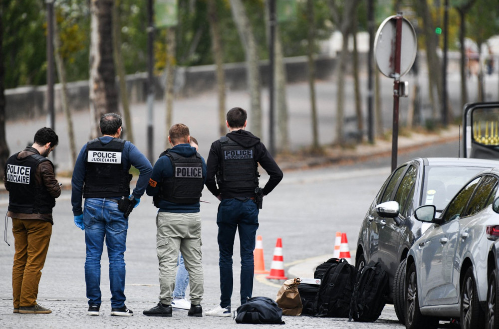 Objavljen snimak pljačkaša iz Luvra: Prerušen izveo nezapamćenu krađu VIDEO