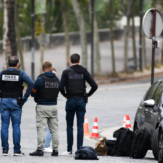 Objavljen snimak pljačkaša iz Luvra: Prerušen izveo nezapamćenu krađu VIDEO