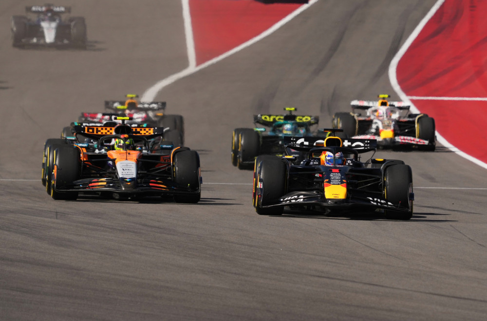 Super Maks Ferstapen! Dominacija u Teksasu – Meklaren se "trese"!