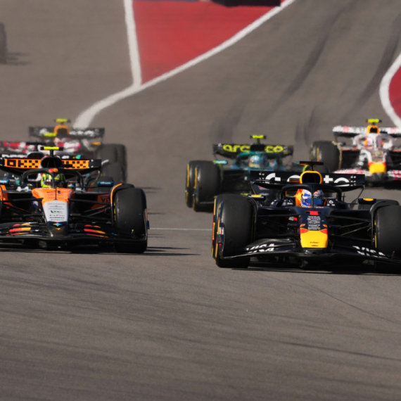 Super Maks Ferstapen! Dominacija u Teksasu – Meklaren se "trese"!