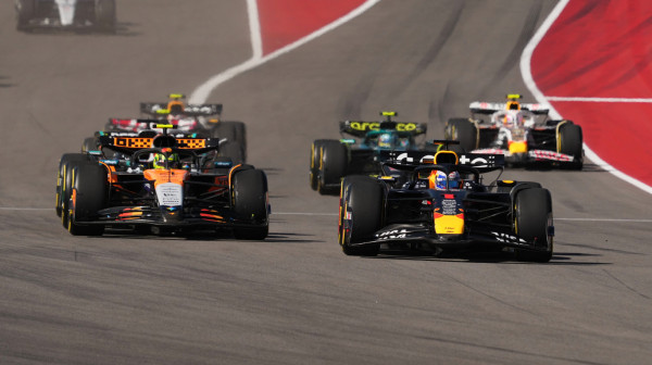 Super Maks Ferstapen! Dominacija u Teksasu – Meklaren se "trese"!