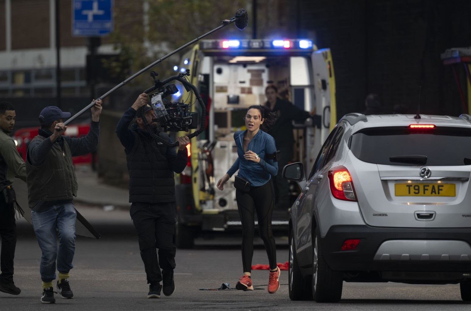 Izraelsku glumicu čuva policija na setu: Demonstranti je ne žele u Londonu VIDEO