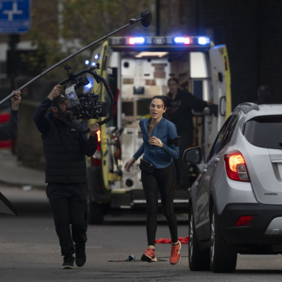 Izraelsku glumicu čuva policija na setu: Demonstranti je ne žele u Londonu VIDEO