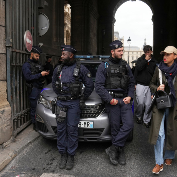 Izjava svedoka pljačke Luvra: "Video sam kako seku staklo, sakrio sam se iza vitrine"