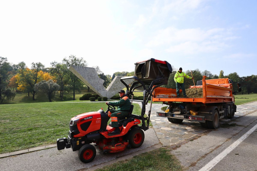 Punom parom se radi na uređenju spomen parka Kragujevački oktobar FOTO