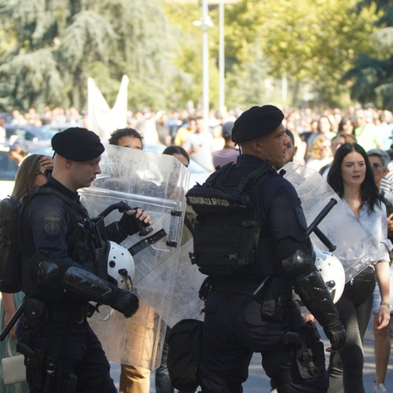 Blokaderski mediji pod diktatom Dragana Šolaka pokazali pravo lice: Nema tuge, samo mržnja VIDEO