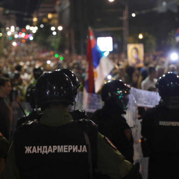 Vučić: Ne mogu da prihvatim nasilje kao metod; Pozivam one koji protestuju da se ponašaju u skladu sa zakonom