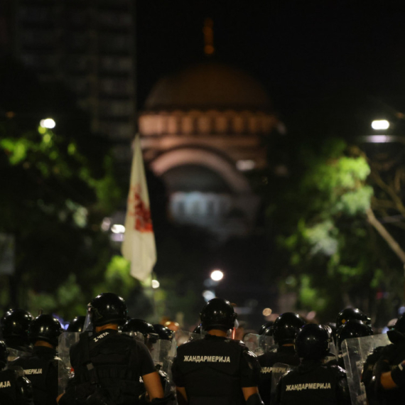 Blokaderi jezivo zapretili: Traže smrt za sve policajce FOTO