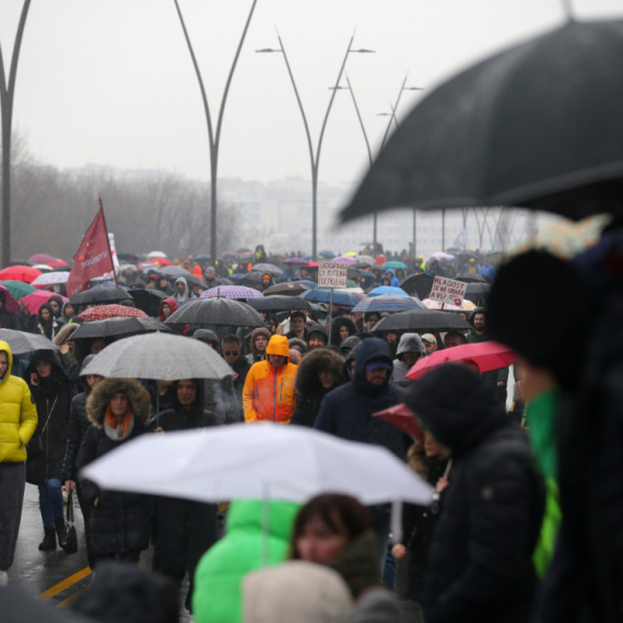 Šef blokadera Pete beogradske gimnazije poručio deci uz psovke: "Kosovo nije srce Srbije" FOTO