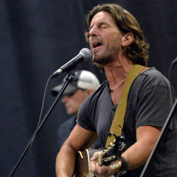 Novi detalji tragične smrti poznatog pevača: "Avion je počeo da se prevrće"