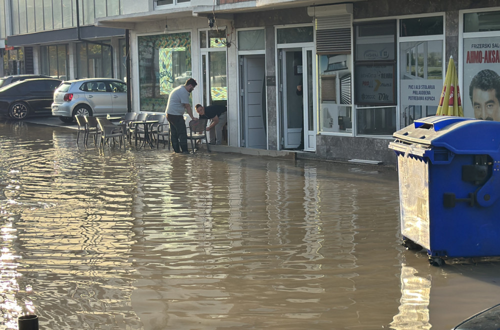 Potop na ulicama grada: Saobraćaj hitno obustavljen, podrumi pod vodom FOTO