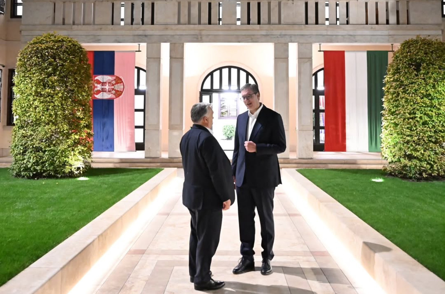 Vučić sa Orbanom: Ne postoje problemi za koje nema rešenja; Nastavljamo da jačamo prijateljstvo FOTO