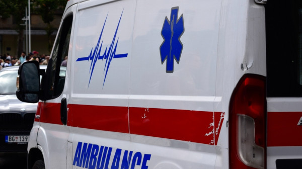 Poznato stanje žene izbodene u Beogradu: Muškarac joj prišao s leđa, pa joj zadao ubode po glavi