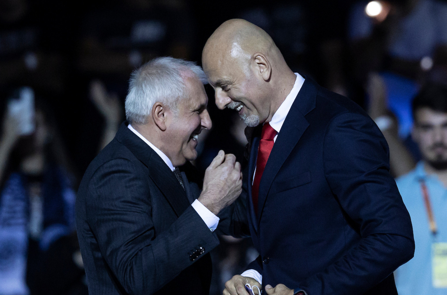 Navijači su rekli svoje: Zvezda bolja od Partizana, a Saša od Željka