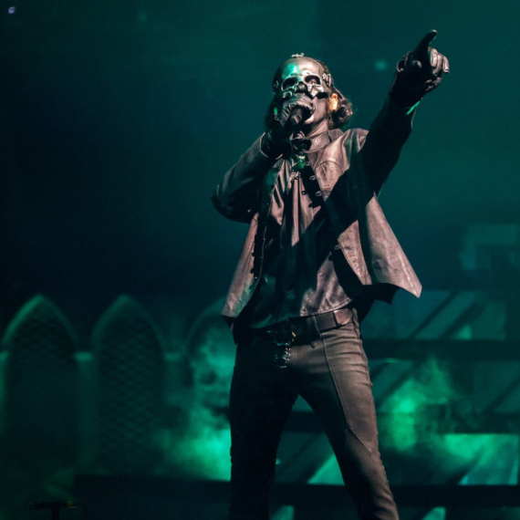 Poznati muzičar doživeo napad panike na bini: "Gušio sam se pod maskom" VIDEO