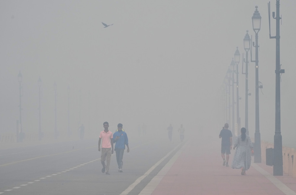 Ne vidi se prst pred okom: Smog prekrio Nju Delhi FOTO/VIDEO