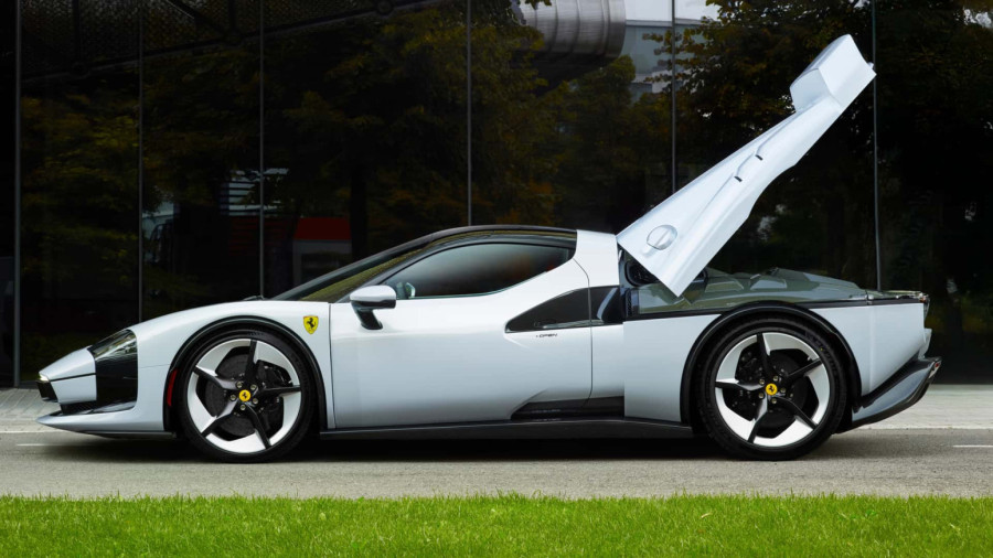 Može biti samo jedan: Ferrari odao počast legendarnom F40 – novi SC40 je unikat! FOTO