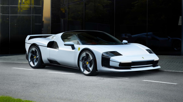 Može biti samo jedan: Ferrari odao počast legendarnom F40 – novi SC40 je unikat! FOTO