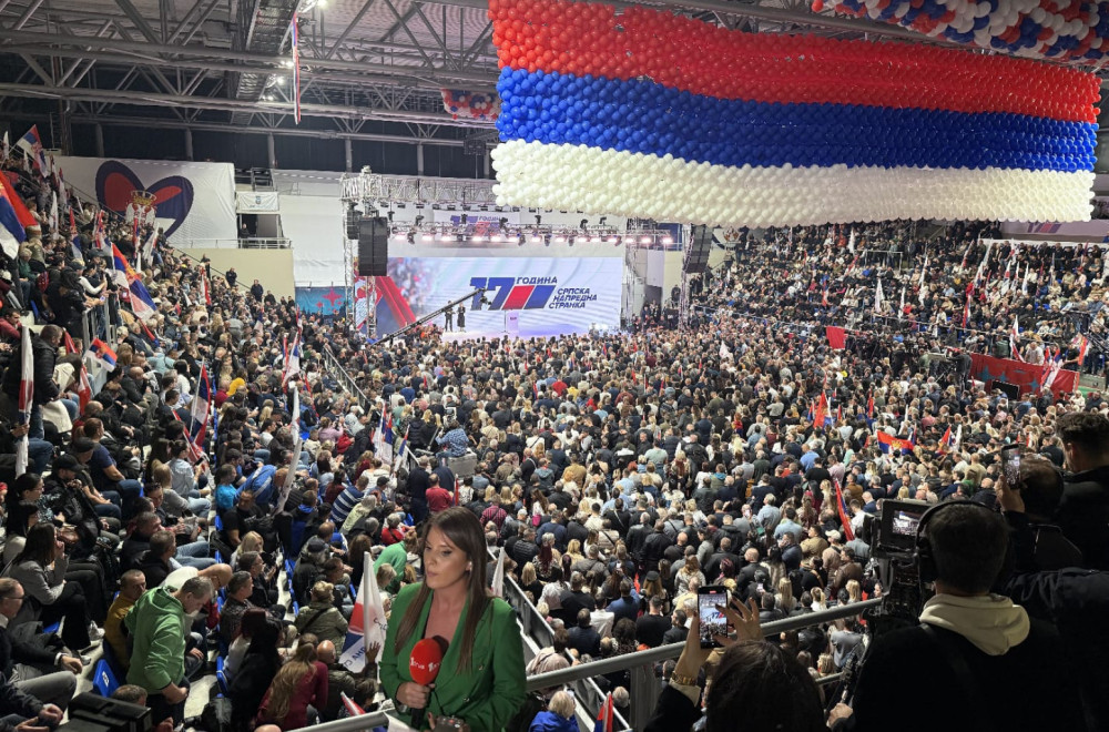 Prepuna "Kristalna dvorana"; Napolju ostalo mnogo ljudi koju nisu mogli da uđu; Obratio se Vučević FOTO