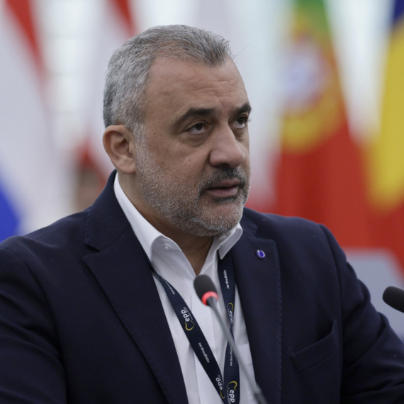 Poslanik EPP Furlas: Ne odaljavajte Srbiju od nas