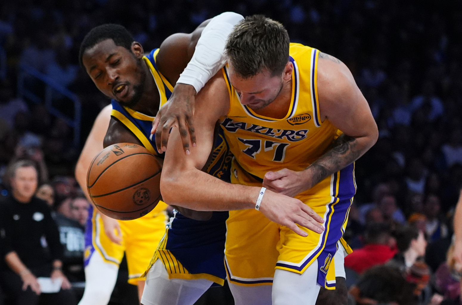 Dončić uzalud dominirao – Lejkersi pali na domaćem parketu! VIDEO