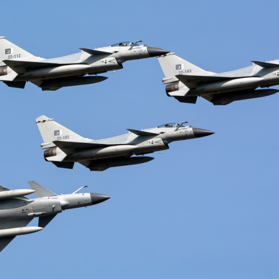 Kupuju 42 borbena aviona od Kine: Stiže "Vigorous Dragon"