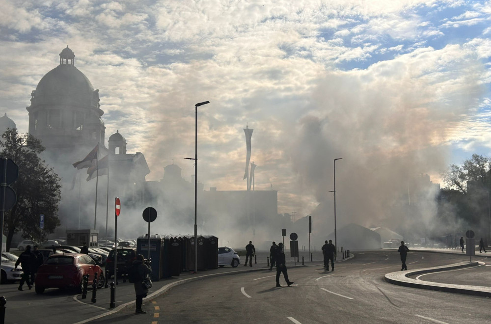 Drama in front of the National Assembly: Protester shot a man and set a tent on fire PHOTO/VIDEO