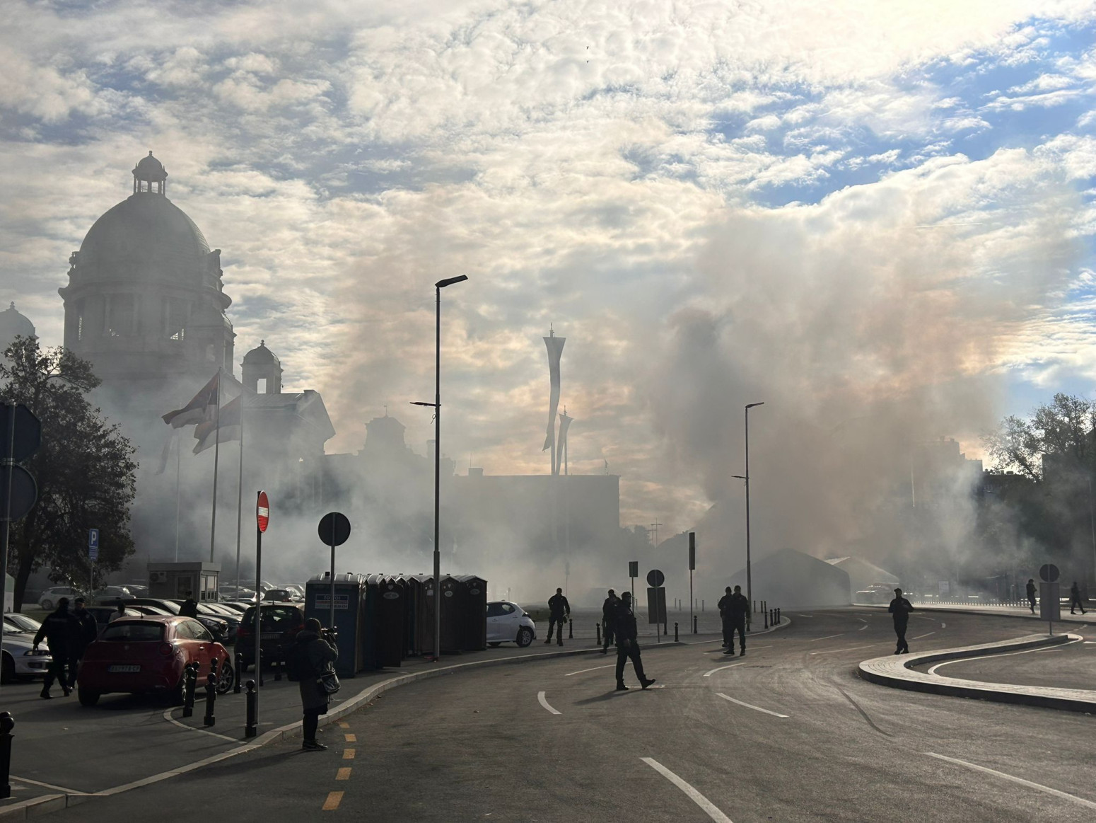 Požar ispred Narodne skupštine