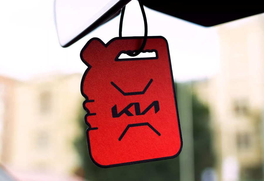 Napravili osveživač vazduha sa mirisom benzina – za nostalgične vozače strujaša VIDEO