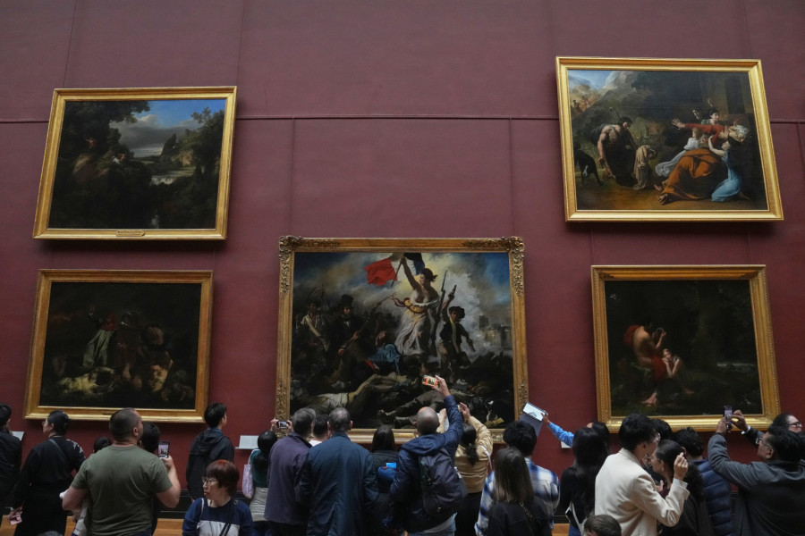 Turisti pohrlili: Posle pljačke veka ponovo otvorena vrata Luvra FOTO