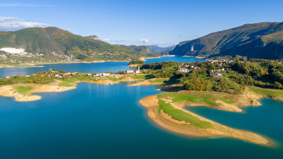 Gde za vikend ove jeseni? Ramsko jezero je kao iz bajke, a nalazi se nadomak Srbije VIDEO