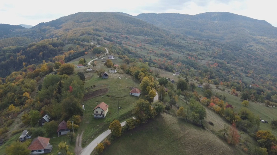 Lepo je u školi, ali mi ponekad nedostaju drugari: Eldina je jedina učenica škole u udaljenom planinskom selu