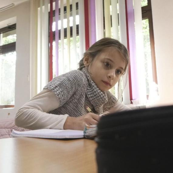Lepo je u školi, ali mi ponekad nedostaju drugari: Eldina je jedina učenica škole u udaljenom planinskom selu